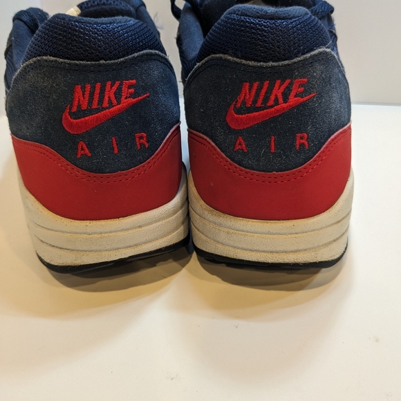 Nike Air Max 1 Ultra Essential Midnight Navy Size 12. Gently  Size 12 - mens Nike Air Max 1 Essential Midnight Navy  very good condition nice!